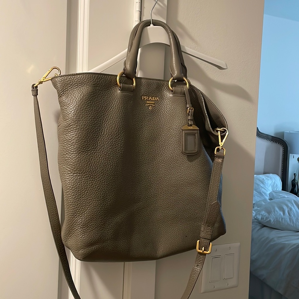 Prada bag 💯 authentic